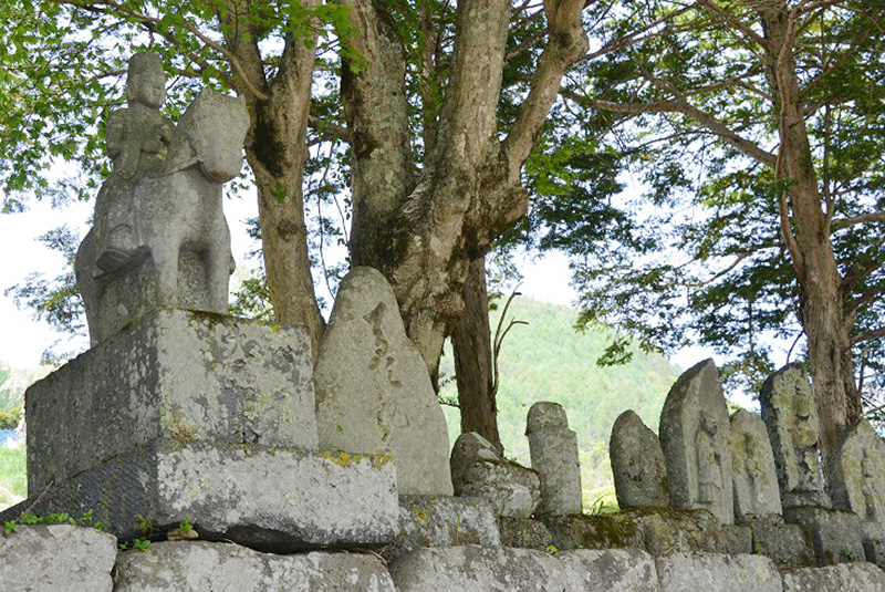 原家の石仏群