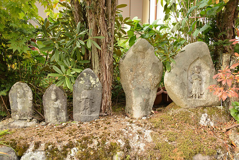 日和田下三の石仏