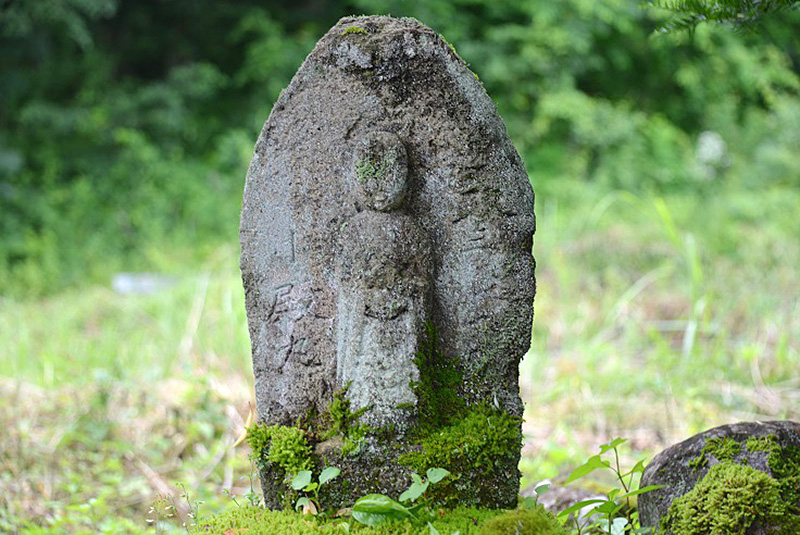 小殿丸（こでんまる）の墓