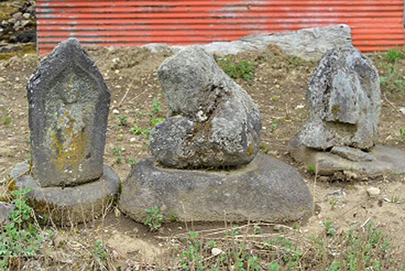 落合の畑の石仏①