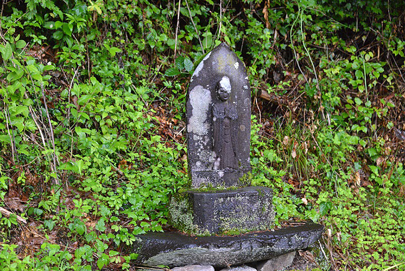 落合入口の石仏