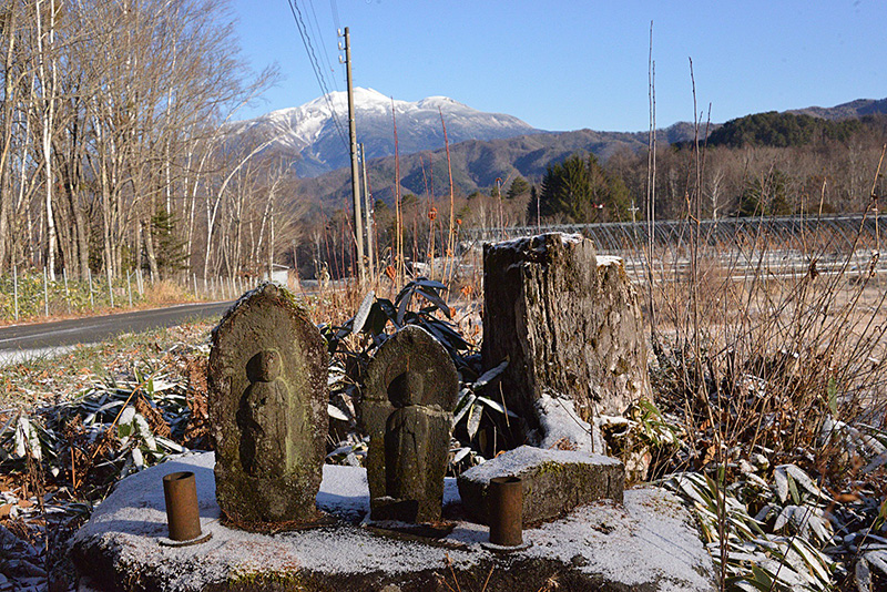 開拓の十文字の石仏