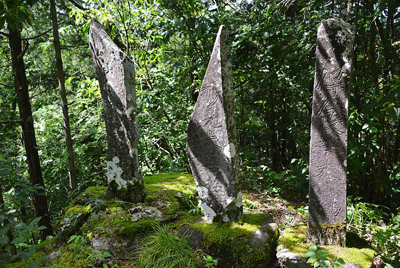 留之原の三神碑