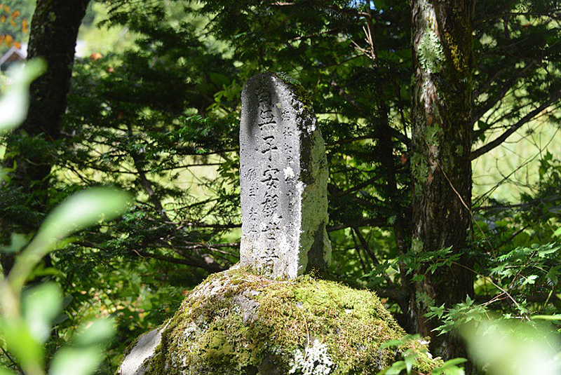 高根緑地広場近くの子安観世音菩薩