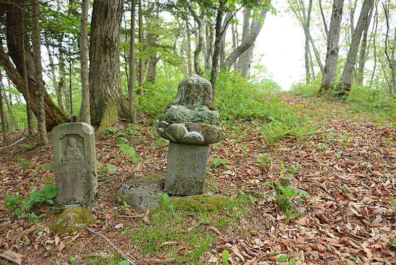 長峰峠頂上の石仏